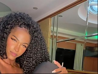 XHAMSTER @ A Brazilian Transgender Woman Named Victoria Was Given Oral Sex By A Man
